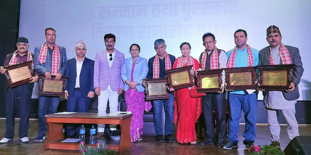 चलचित्रकर्मीलाई ‘सांस्कृतिक रूपान्तरण पुरस्कार २०८०’ प्रदान